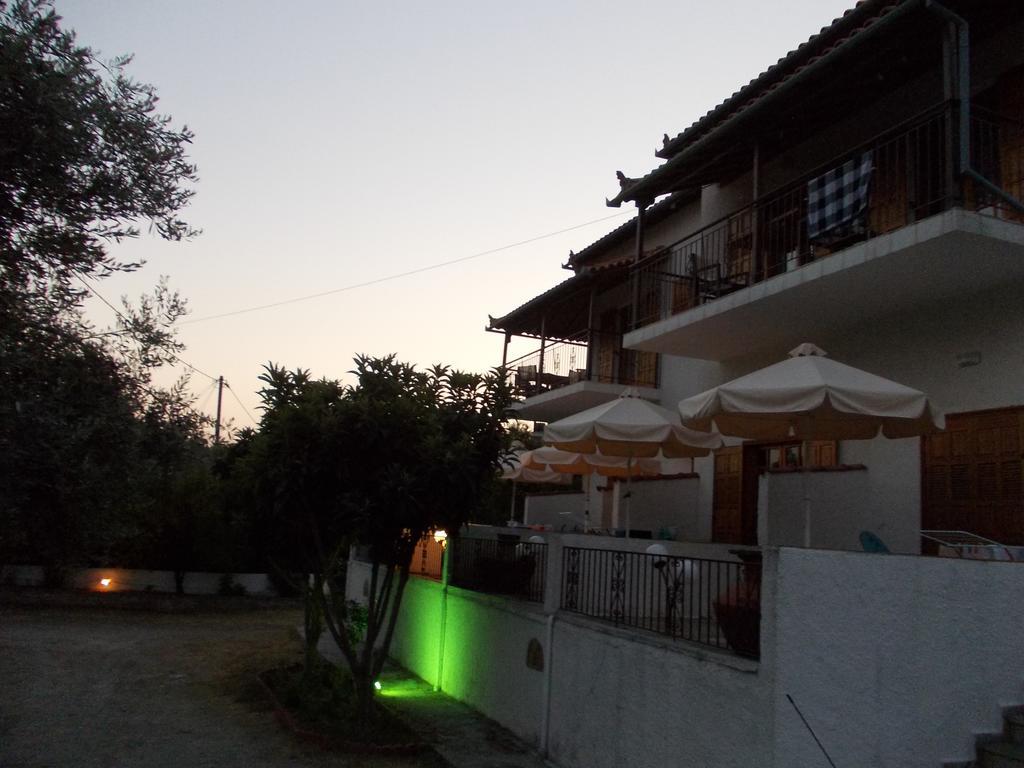 Philippos Apartments 아피소스 외부 사진